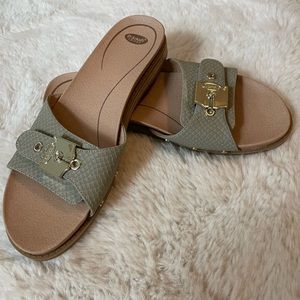 Dr. School’s Originalist sage green slides size 7